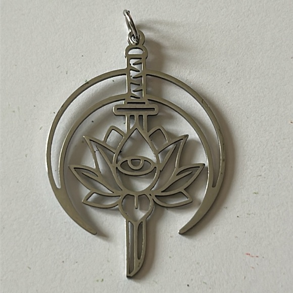 Gothic sword pendant - Picture 5 of 5